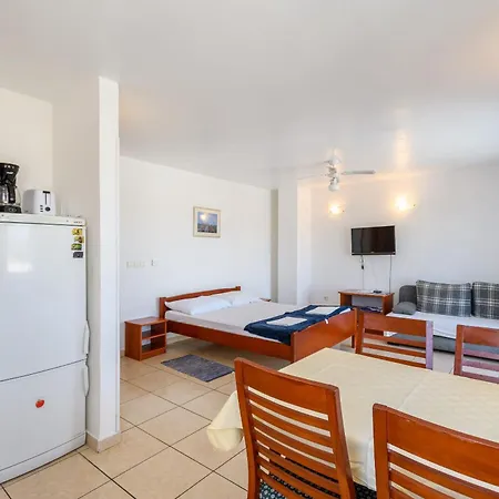 Vlado Apartman Njivice
