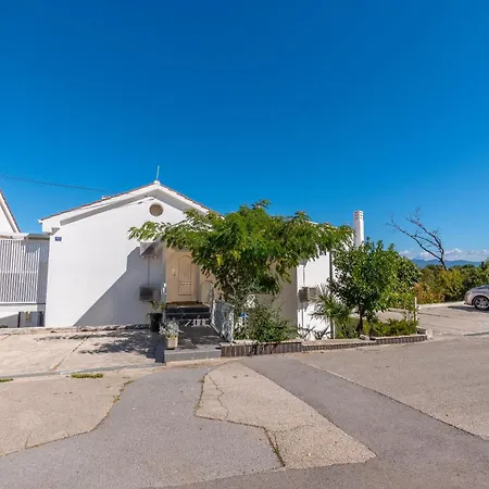Vlado Apartman