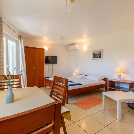 Apartman Vlado *